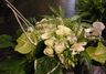 bouquet rond blanc avec bois